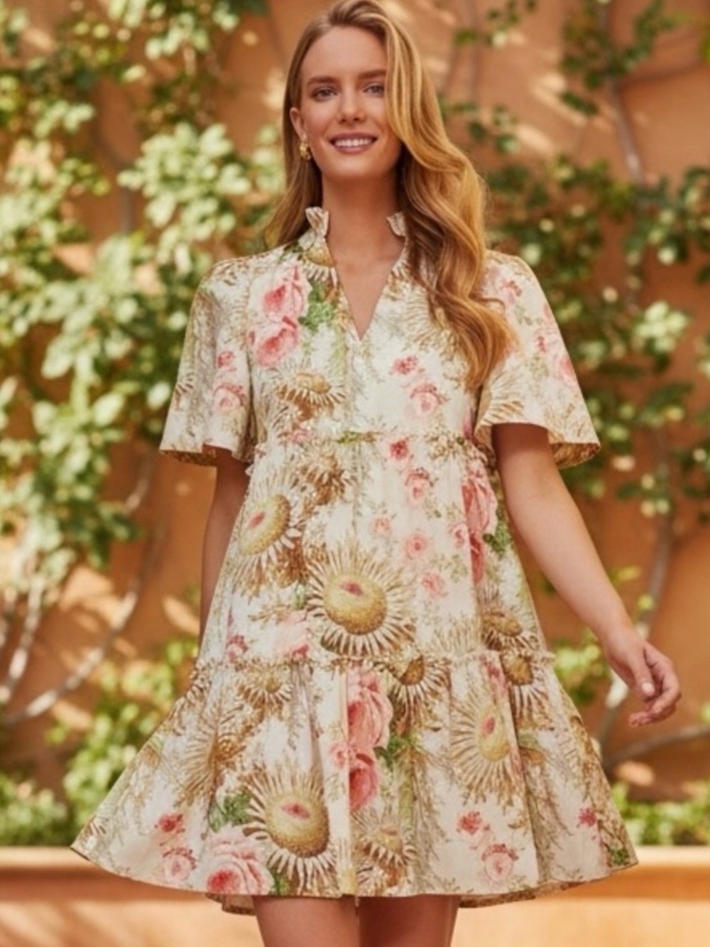 Tuckernuck | NEW Sun Faded Floral Crawford V-neckline
Mini Dress Size M